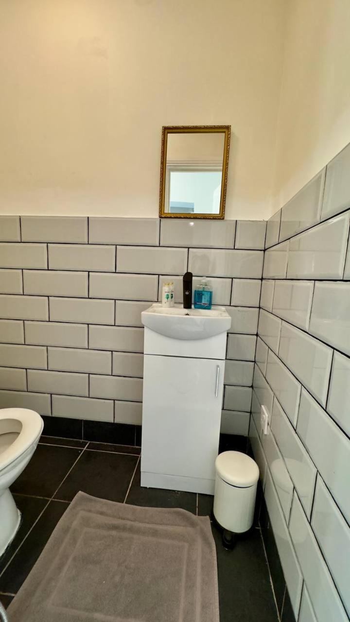 Apartamento Flat In Acton Londres