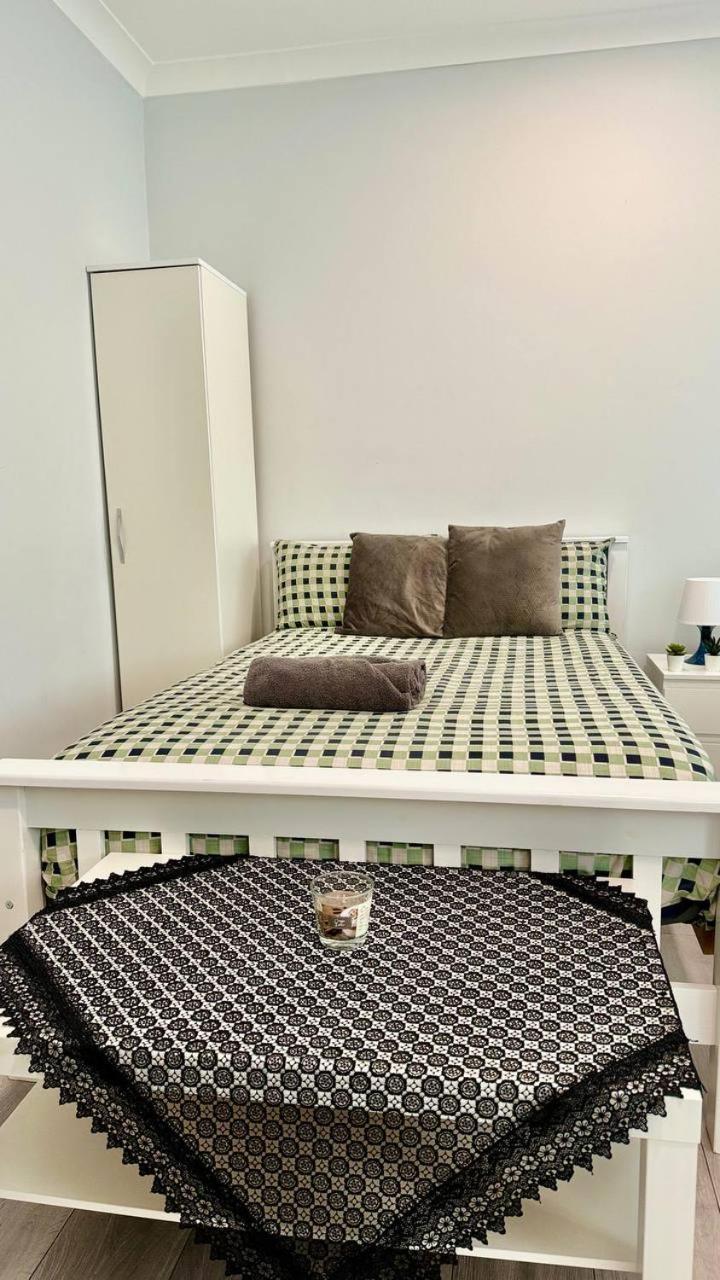 Flat In Acton *